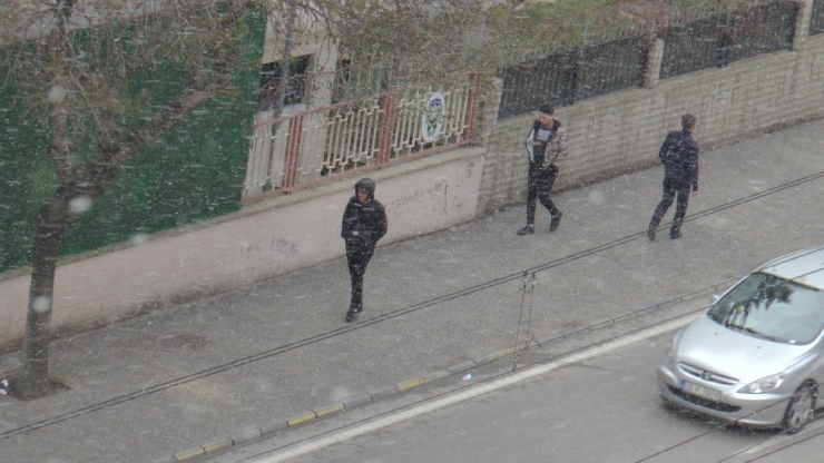 Gaziantepliler Güne Karla Uyandı