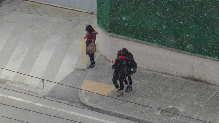 Gaziantepliler Güne Karla Uyandı