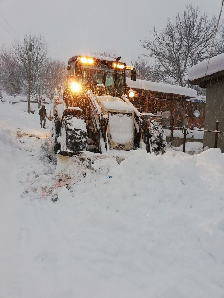 Gerze’de 20 Köy Yolu Ulaşıma Kapandı