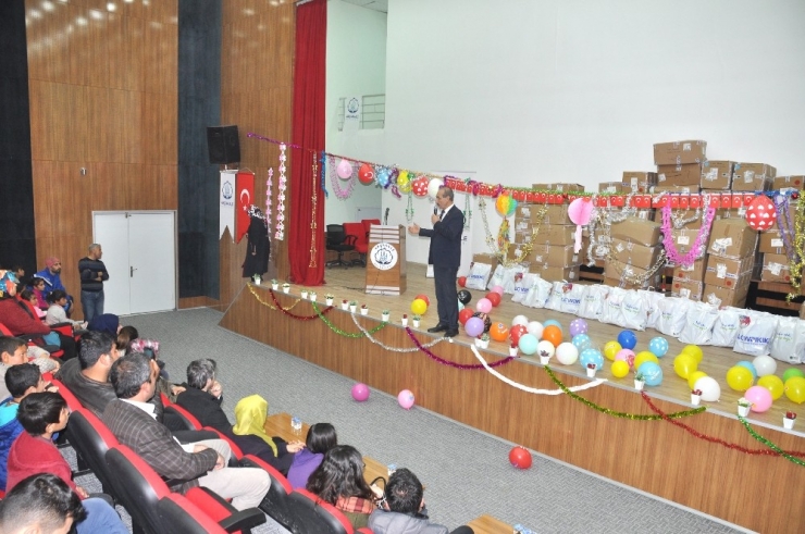 Akçakale Belediyesi’nden 500 İhtiyaç Sahibi Öğrenciye Bot Ve Mont