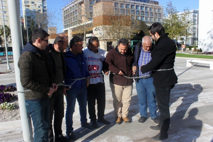 Grevin 200’üncü Gününde Birbirlerini Zincirle Bağladılar