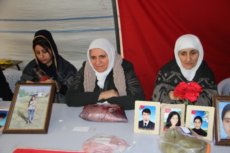 Hdp Önündeki Ailelerin Evlat Nöbeti 161’inci Gününde