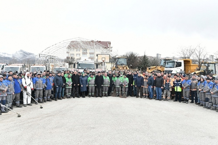 Kollar Şahap Gürler İçin Sıvandı