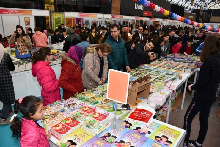 İnegöl’de Kitap Şöleni Başlıyor