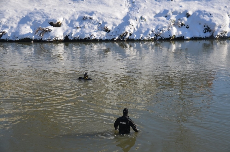 Terme Çayı’nda Kaybolan Babayı Arama Çalışmaları Devam Ediyor