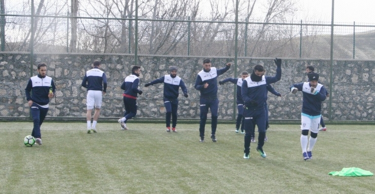 Silvanlı Turizmciden Sporculara Malzeme Desteği