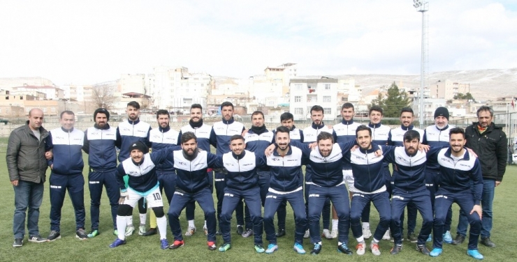 Silvanlı Turizmciden Sporculara Malzeme Desteği