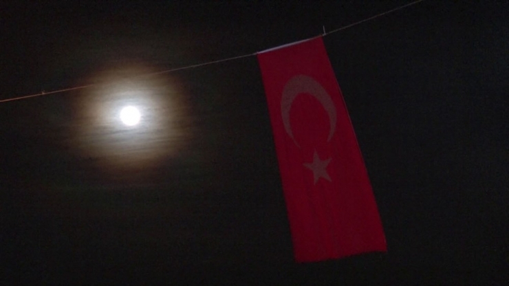 İstanbul’da Süper Ay Böyle Görüntülendi