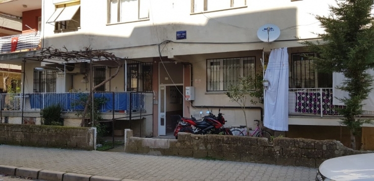 İzmir’de Maskeli Saldırgan Dehşeti