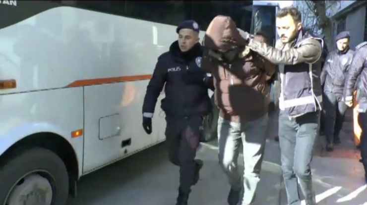 İzmir’deki Suç Örgütü Operasyonunda 59 Kişi Adliyeye Sevk Edildi