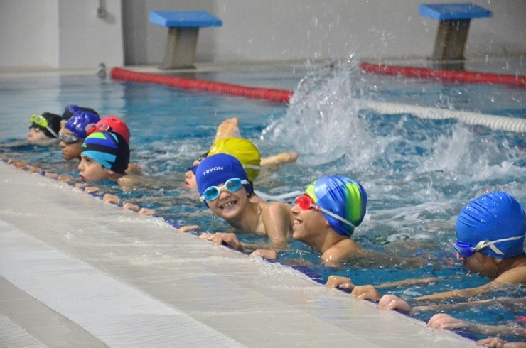Kağıthane’de Herkes Yüzme Öğrenecek