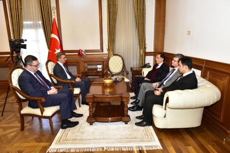 Kamu Başdenetçisi Malkoç, Vali Baruş’u Ziyaret Etti