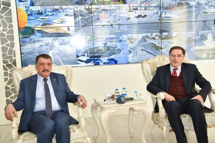 Kamu Denetçiliği Kurumu Başkanı Şeref Malkoç: