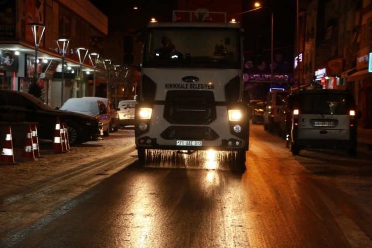 Kırıkkale’de Buzlanmaya Karşı Solisyon Ve Tuz