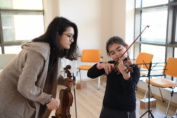 Konyaaltı Belediyesi Müzik Akademisi’nde Eğitimler Başladı