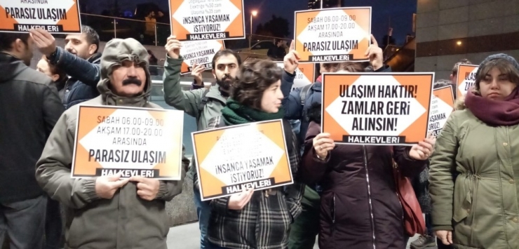 İstanbul’da Toplu Taşımaya Yapılan Zam Protesto Edildi