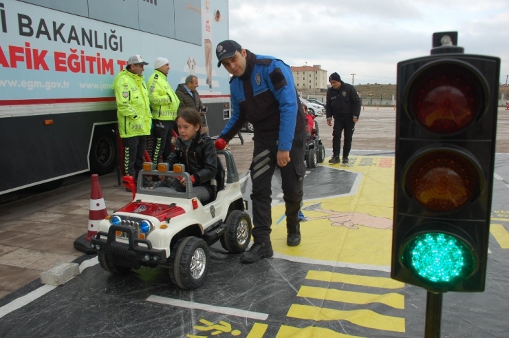 Mobil Trafik Eğitim Tır’ının Yeni Durağı Keşan Oldu