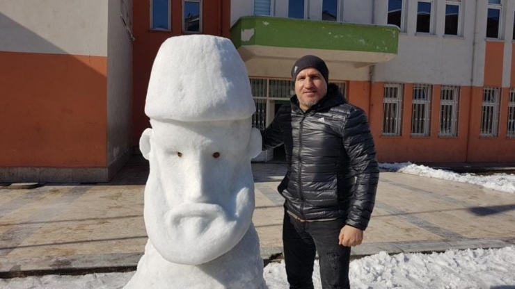 Sultan Abdülhamit Han’ın Kardan Büstünü Yaptılar