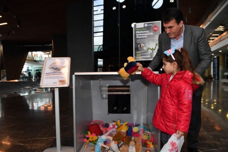 Osmangazi’den Depremzede Çocuklara Oyuncak