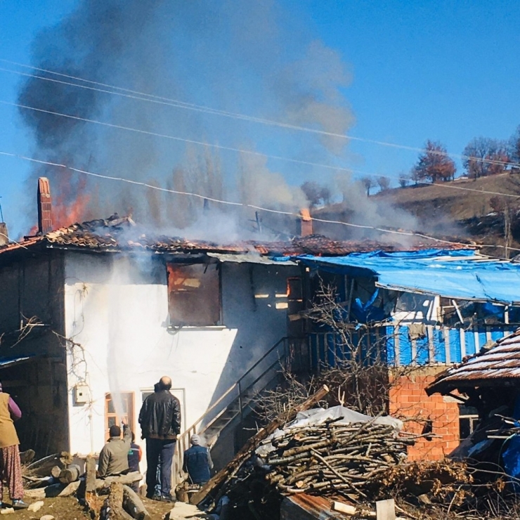 Pazarlar’da Ev Yangını