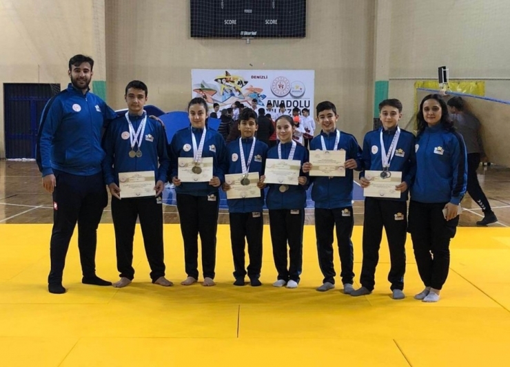 Salihlili Judocular, Denizli’de 5 Altın Madalya Kazandı