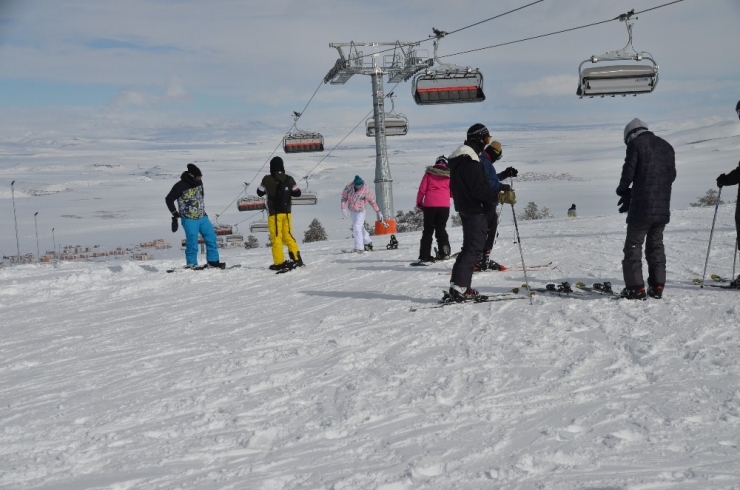 Sarıkamış’ta Kristal Kar Üzerinde Kayak Keyfi