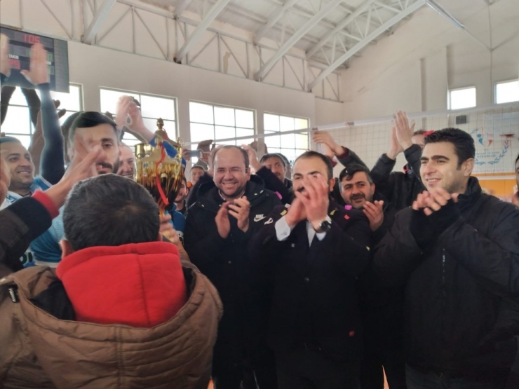 Adilcevaz Gky Türşat Spor Kulübü Grubunu Lider Tamamladı