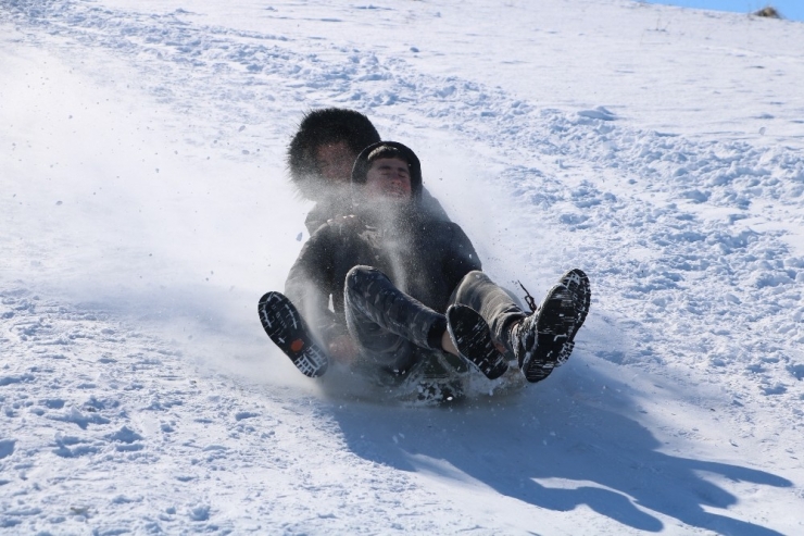 Kar Tatilini Fırsat Bilen Çocuklar Doyasıya Eğlendi