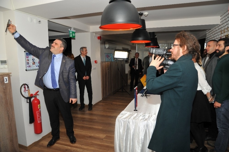 Anadolu Üniversitesi Sosyal Medya Birinciliğini Kutladı