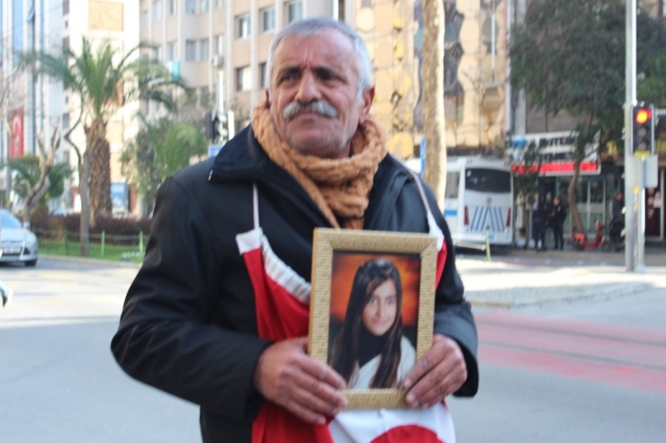 İzmir’de Evlat Nöbetindeki Baba Eylemini Sürdürüyor: “Ölmek Var, Dönmek Yok”