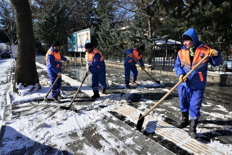 Belediye Ekiplerinin ‘Kar’ Mesaisi