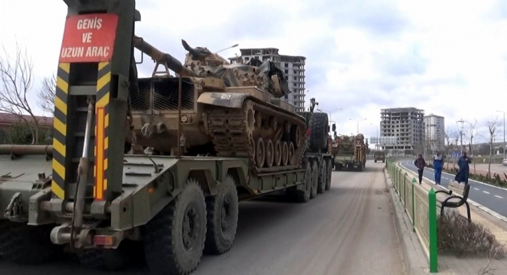 Hatay’ın Suriye Sınırına Tank Sevkıyatı