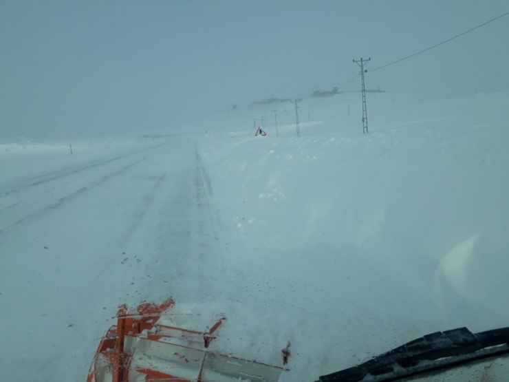 Çaldıran-doğubayazıt Kara Yolunda Kontrollü Geçiş