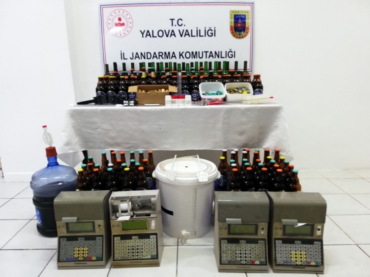 Benzin İstasyonunu Sahte İçki İmalathanesine Çevirmişler