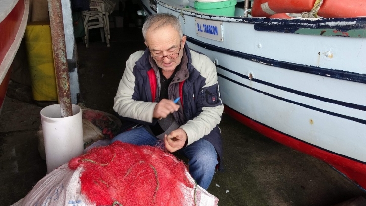 Yarım Asırdır Balık Ağı Örüyor