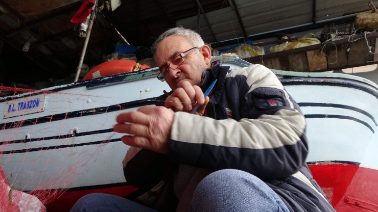 Yarım Asırdır Balık Ağı Örüyor