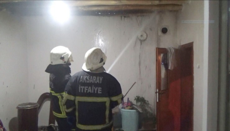 Sobadan Sıçrayan Kıvılcım Evin Hasır Tavanını Tutuşturdu