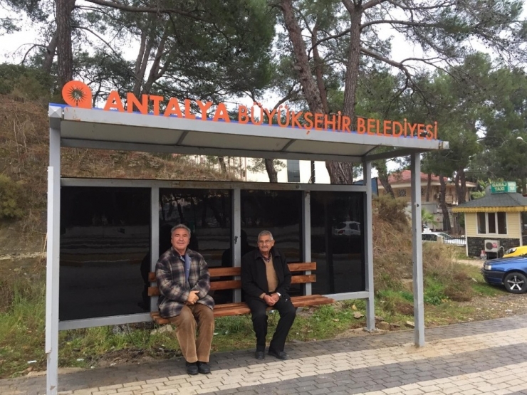 Manavgat’ta Eskiyen Duraklar Yenilendi