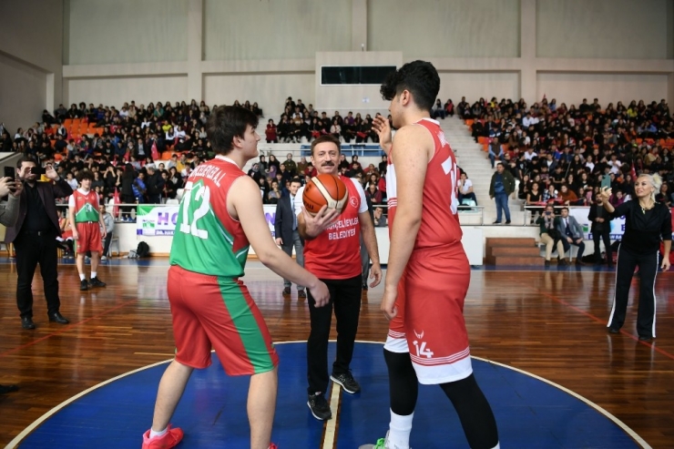 Bahçelievler Gençlig Başladı