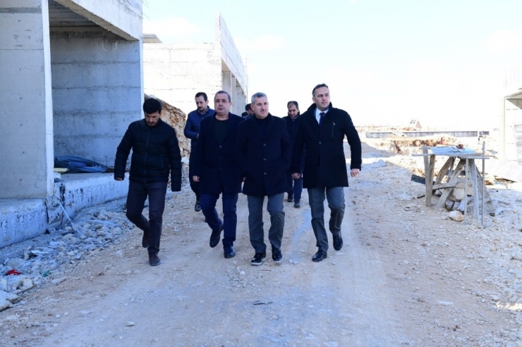 Başkan Çınar, Yeşil Yaka Konutlarındaki Çalışmaları İnceledi