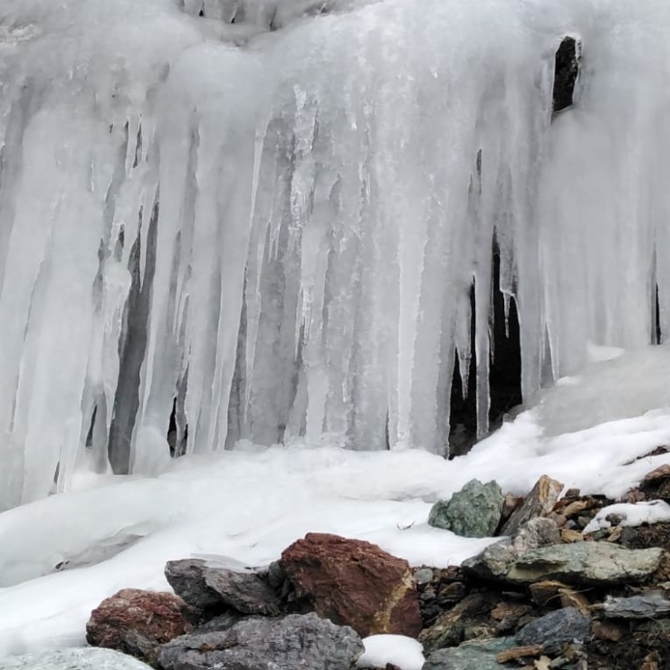 Sason’da Dereler Buz Tuttu