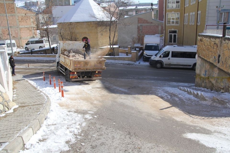 Bayburt Belediyesi’nden Tuzlama Çalışması