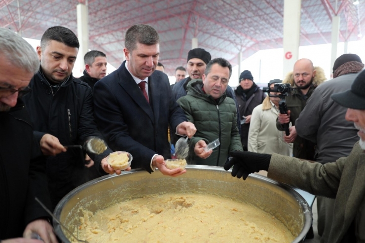 Belediyeden Çığ Şehitleri Ve Mehmetçikler İçin Helva İkramı