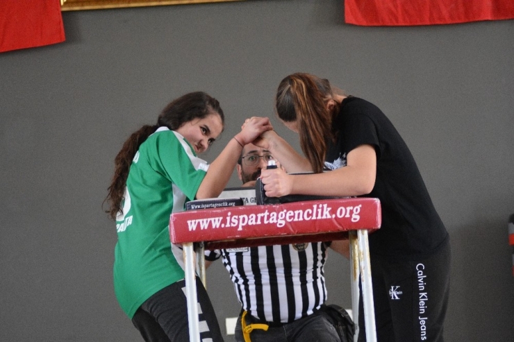 Bilek Güreşi Müsabakaları Nefesleri Kesti