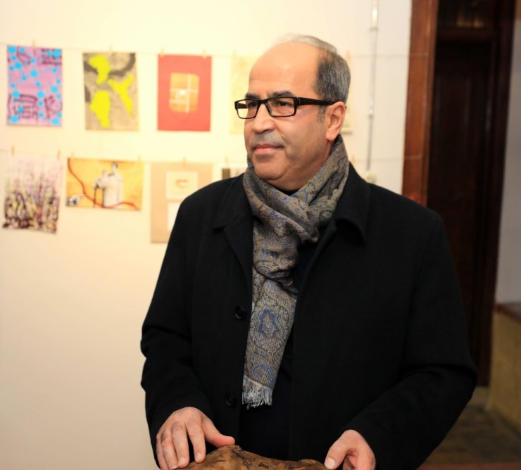 Gaün Sanatta Da Adından Söz Ettiriyor