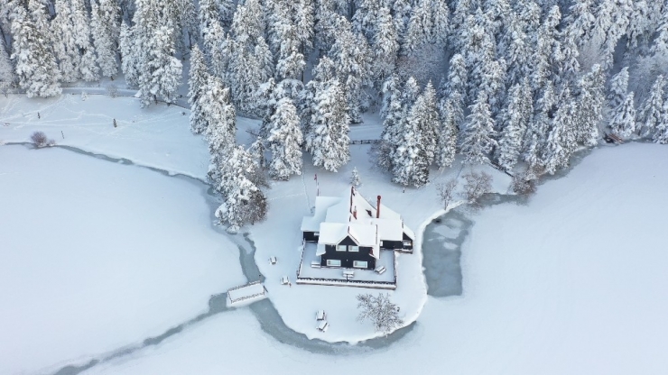Gölcük Tabiat Parkı’nın Havadan Görüntüsü Eşsiz Manzarayı Ortaya Çıkardı
