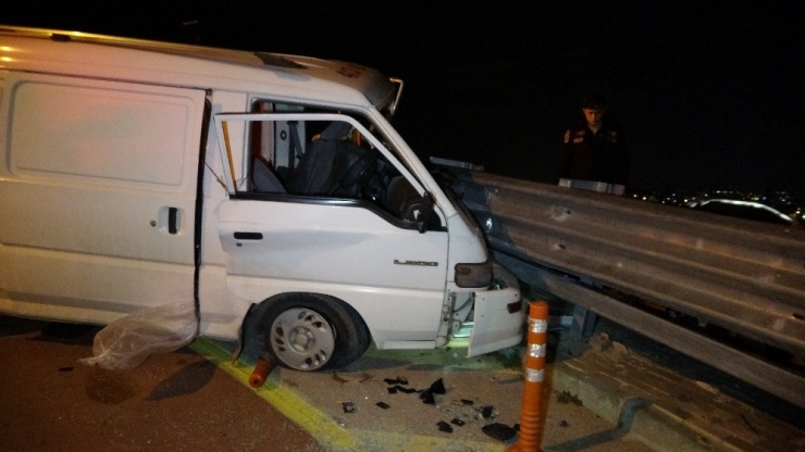 Virajı Alamadı, Araçta Sıkıştı