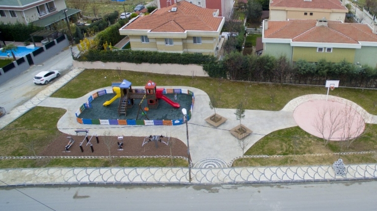 Büyükçekmece’deki Çocuk Oyun Parklarına Yenileri Ekleniyor