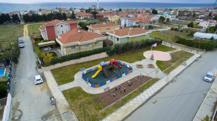 Büyükçekmece’deki Çocuk Oyun Parklarına Yenileri Ekleniyor