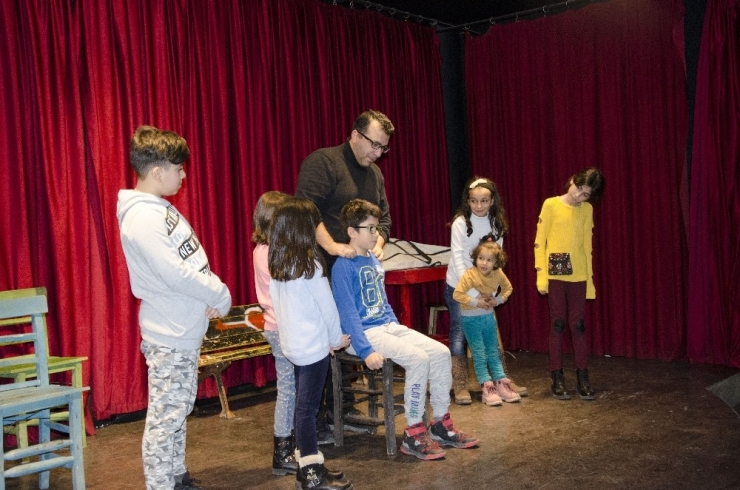 Depremzede Çocuklar "Eğitim" İle Rehabilite Edildi